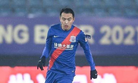 萨拉赫这次稳稳将球罚进，利物浦4-2纽卡【比赛焦点瞬间】第2分钟，阿诺德禁区外左脚远射，皮球变线后稍稍偏出第12分钟，努涅斯近距离打门被杜布拉夫卡神扑！